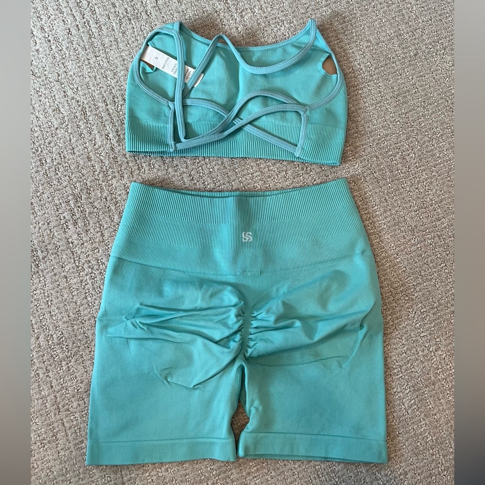 Seamless Aqua Teal Bralette and High-Waist Shorts Set - Picture 2 of 4